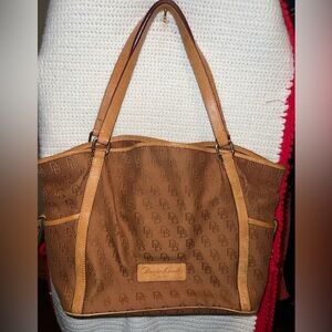 Vintage Dooney and Bourke shoulder bag, brown/orangish in color, large bag